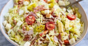 Read more about the article Grinder Salad Recipe: Easy, Creamy & Delicious